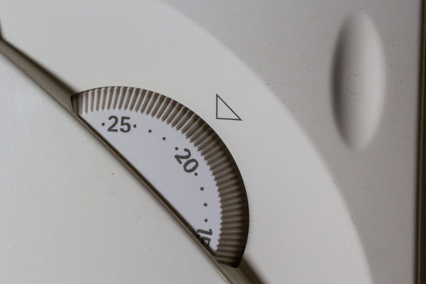 temperature control dial showing numbers 25 and 20