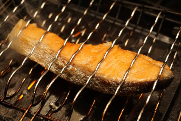 broiling a salmon fillet